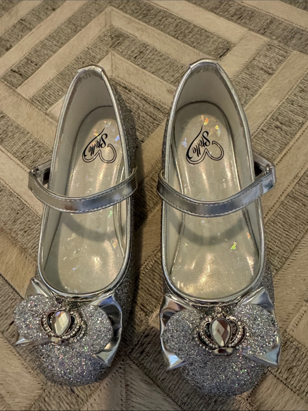 Girls' Silver Glitter Mary Jane Dress Shoes with Bow and Jewel Accent